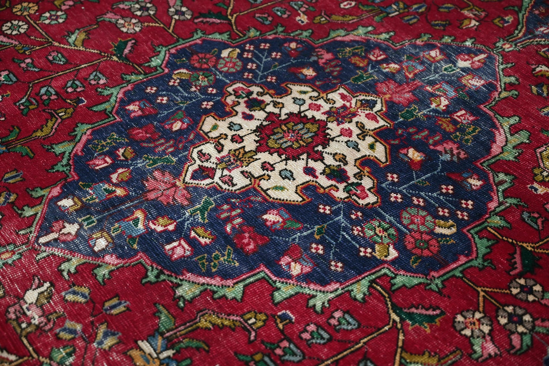 red Medium rug 6' 4" x 9' 3"