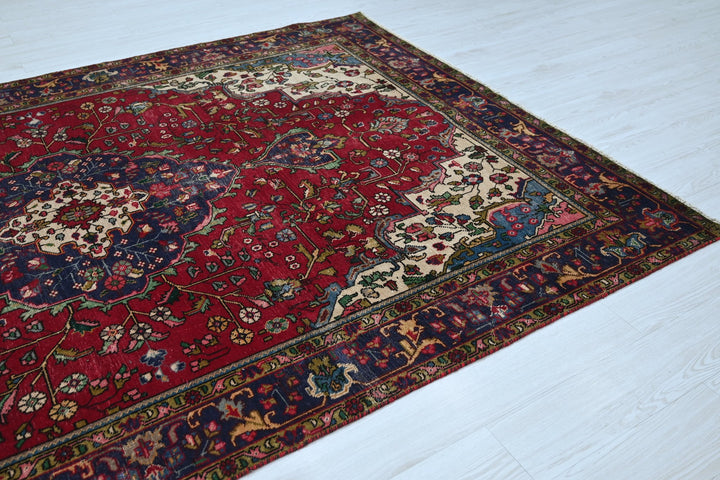 red Medium rug 6' 4" x 9' 3"