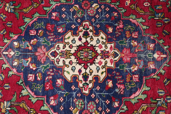 red Medium rug 6' 4" x 9' 3"
