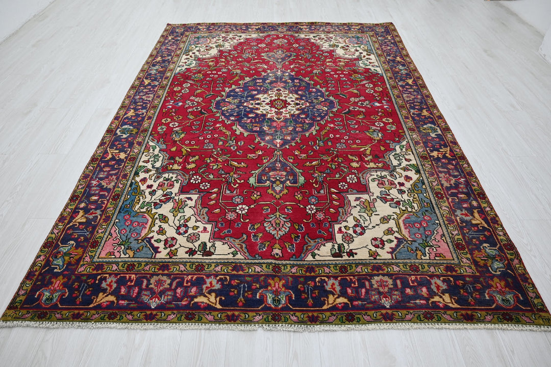 red Medium rug 6' 4" x 9' 3"