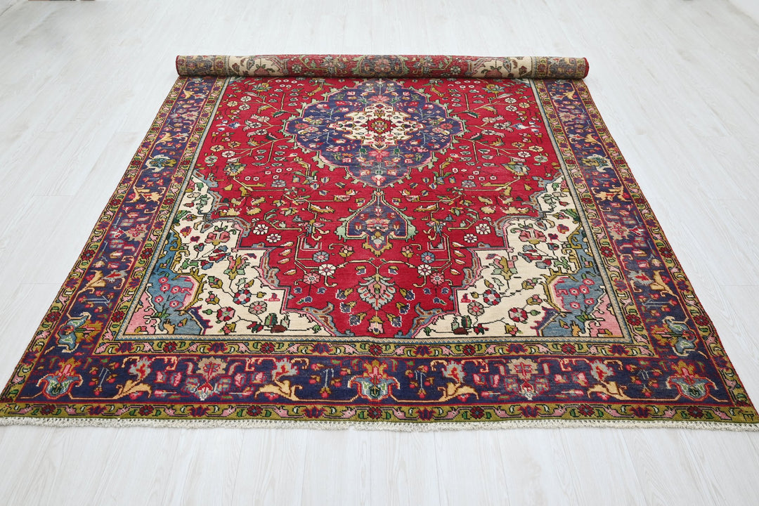 red Medium rug 6' 4" x 9' 3"