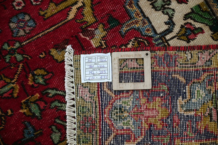 red Medium rug 6' 4" x 9' 3"