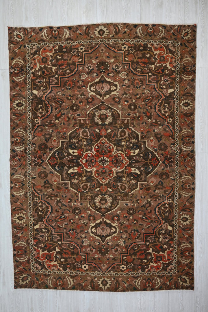 brown Large rug 6' 6" x 9' 6"
