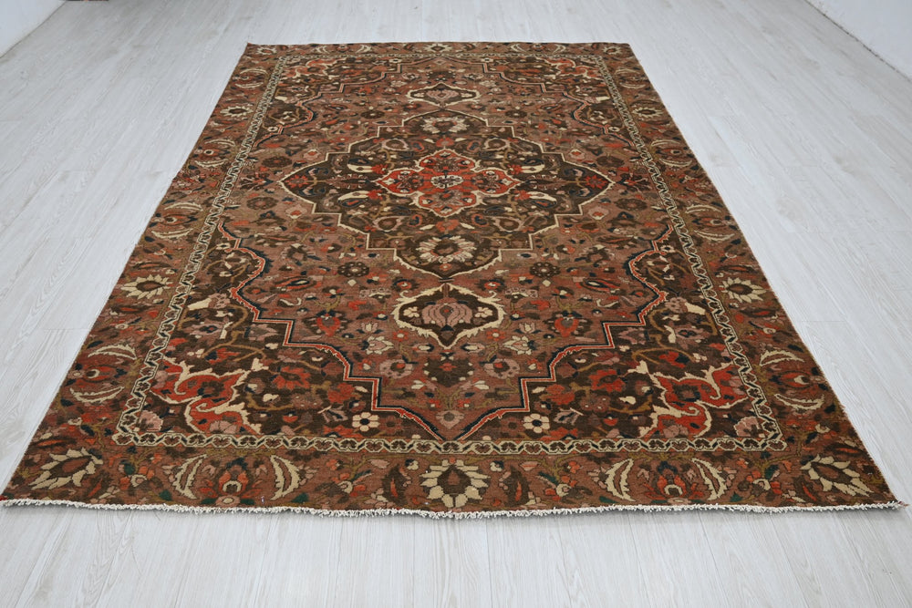 brown Large rug 6' 6" x 9' 6"