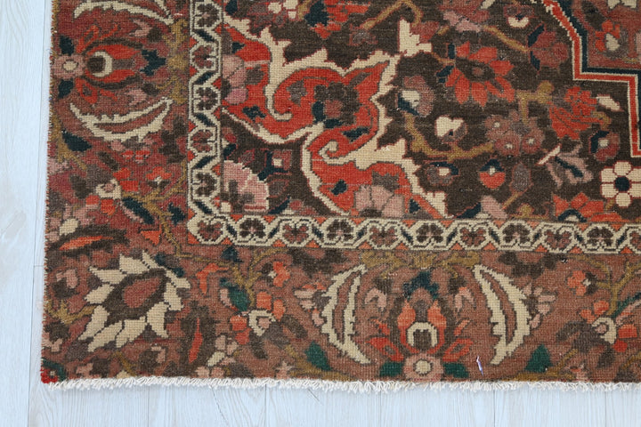 brown Large rug 6' 6" x 9' 6"