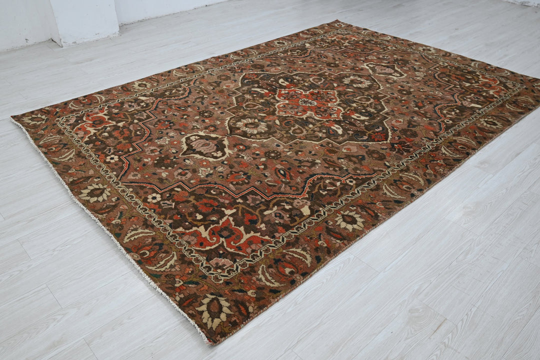 brown Large rug 6' 6" x 9' 6"