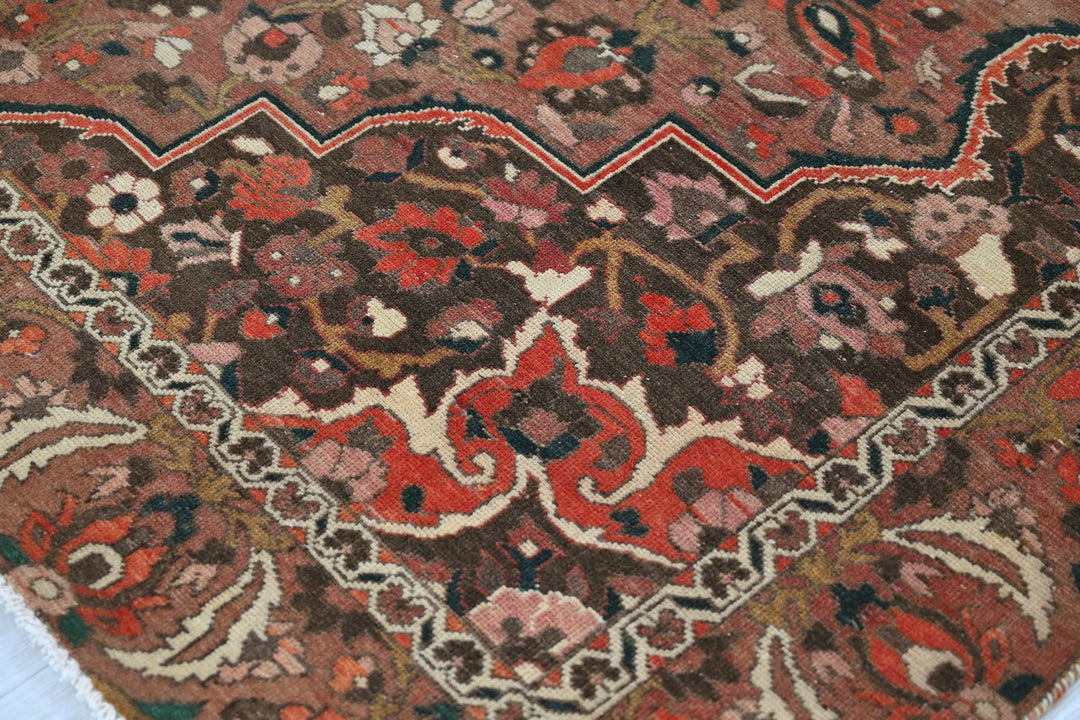 brown Large rug 6' 6" x 9' 6"