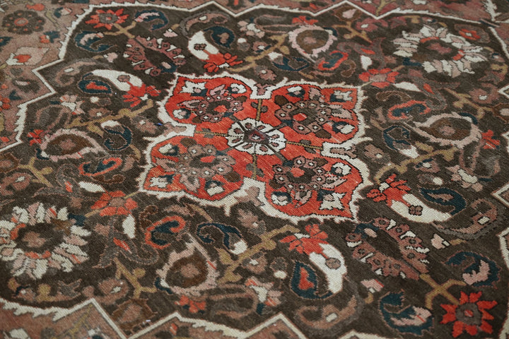 brown Large rug 6' 6" x 9' 6"