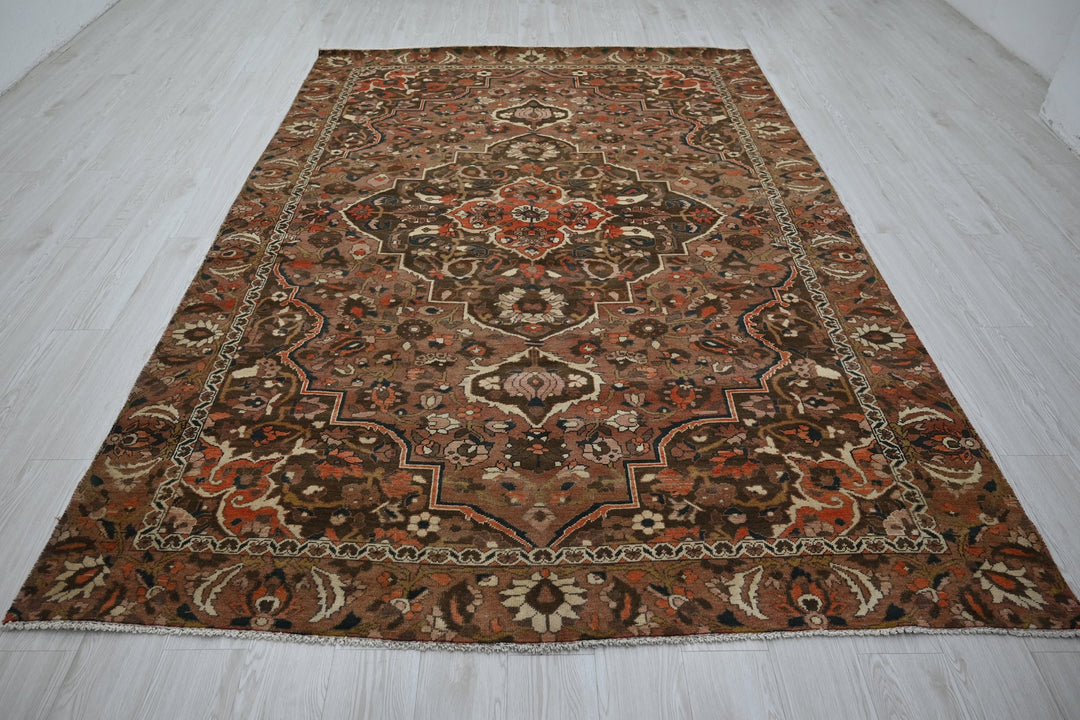 brown Large rug 6' 6" x 9' 6"