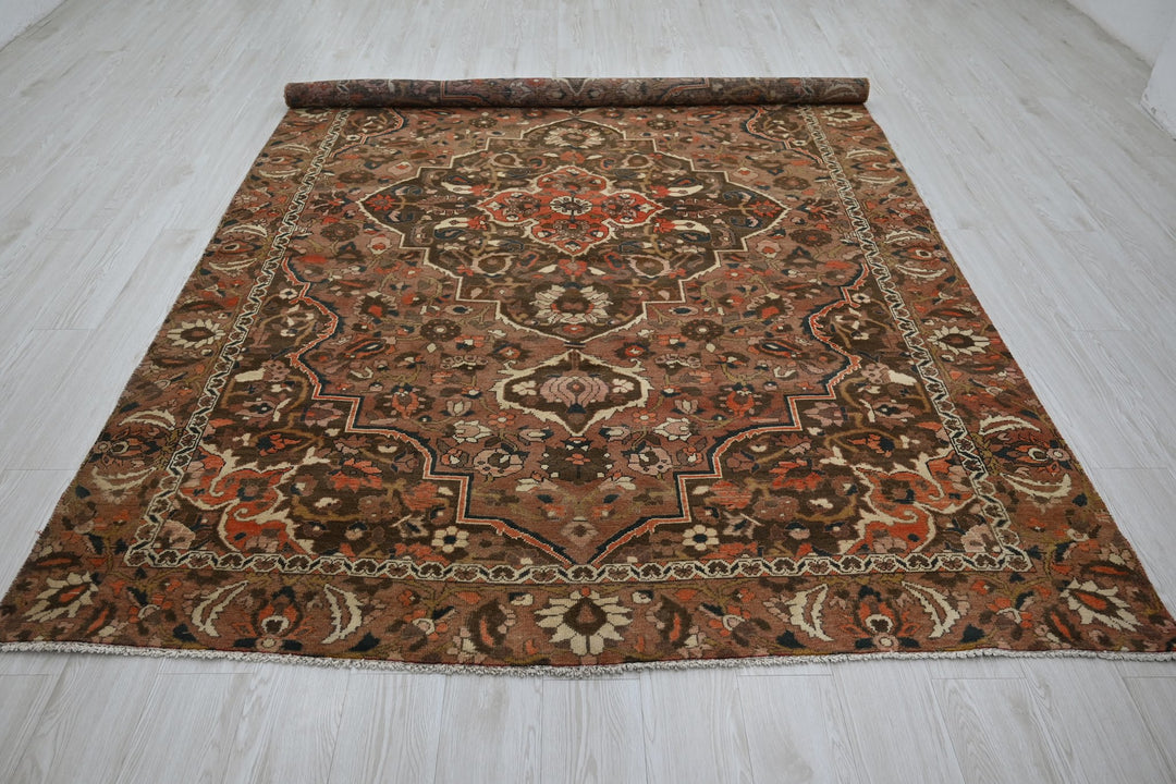 brown Large rug 6' 6" x 9' 6"