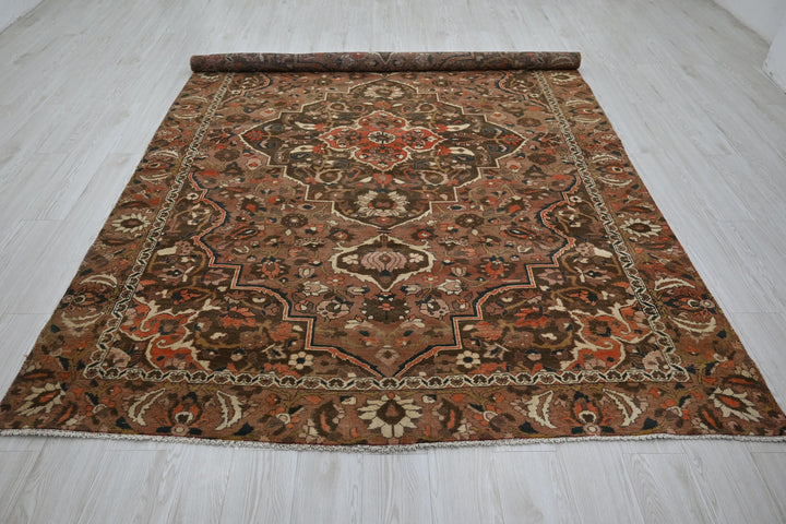 brown Large rug 6' 6" x 9' 6"