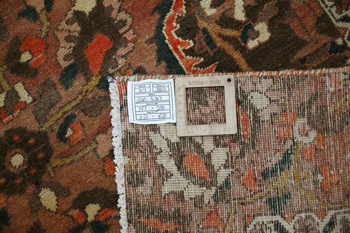 brown Large rug 6' 6" x 9' 6"