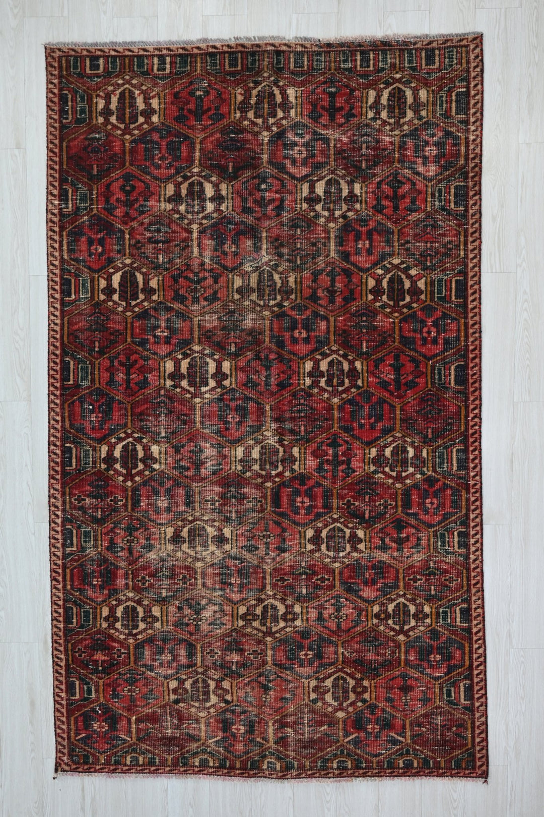 red Medium rug 4' 11" x 8' 10"