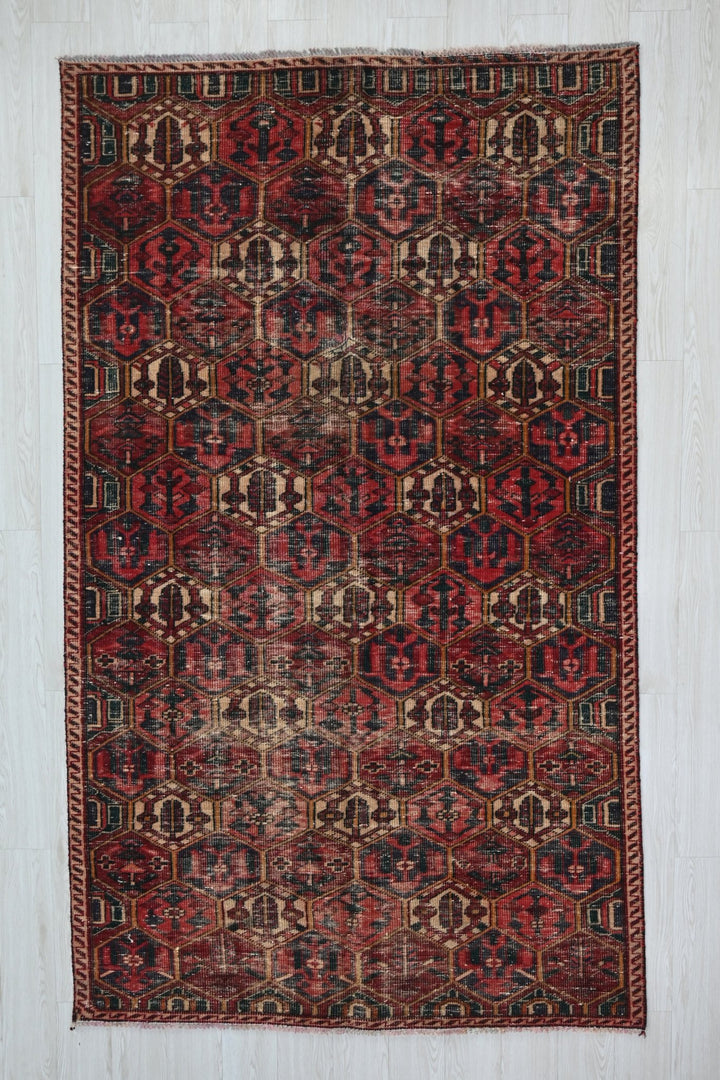 red Medium rug 4' 11" x 8' 10"