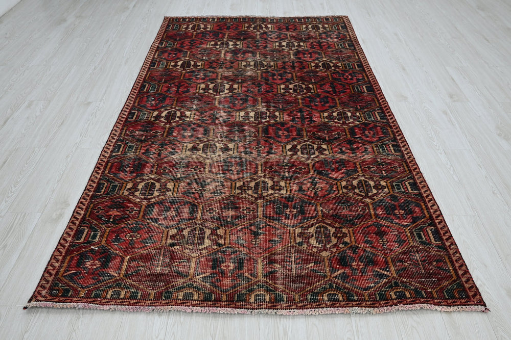 red Medium rug 4' 11" x 8' 10"