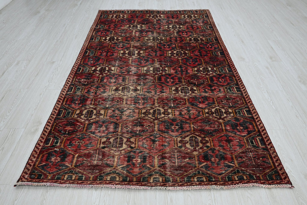 red Medium rug 4' 11" x 8' 10"