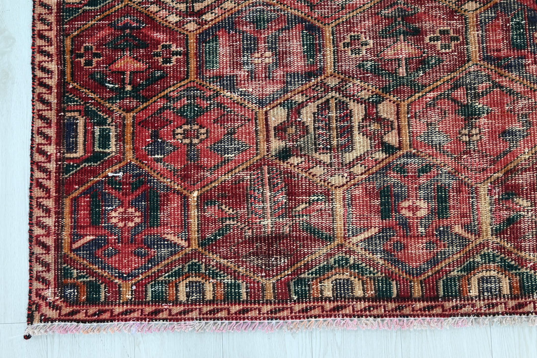 red Medium rug 4' 11" x 8' 10"