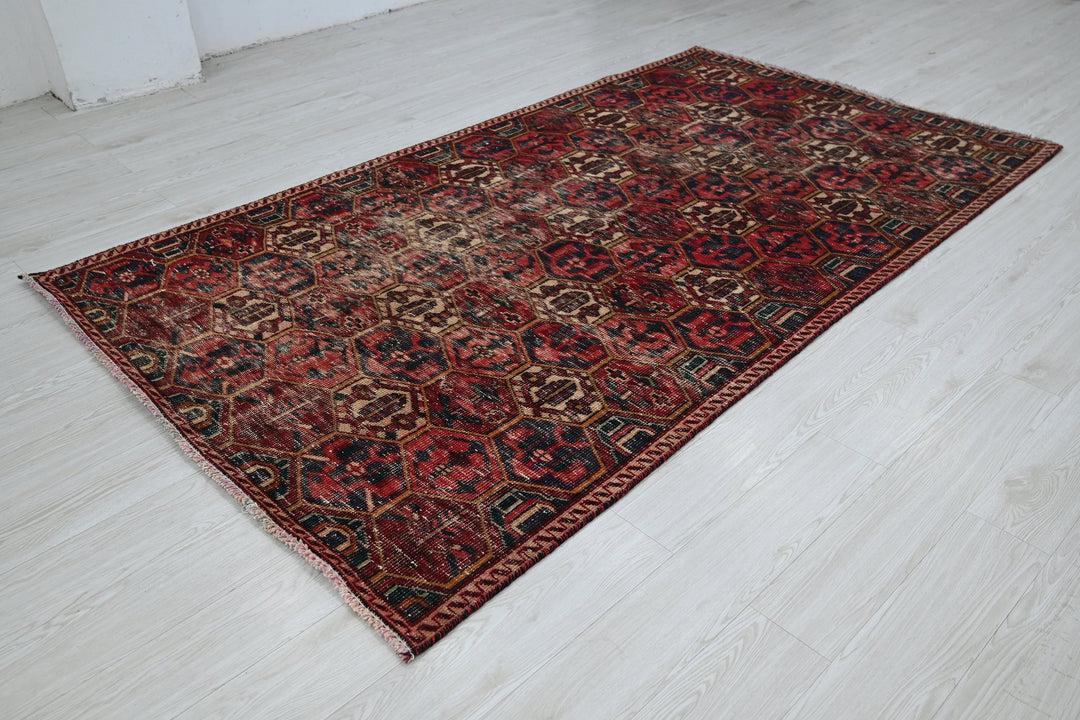 red Medium rug 4' 11" x 8' 10"