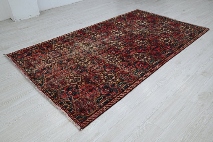 red Medium rug 4' 11" x 8' 10"
