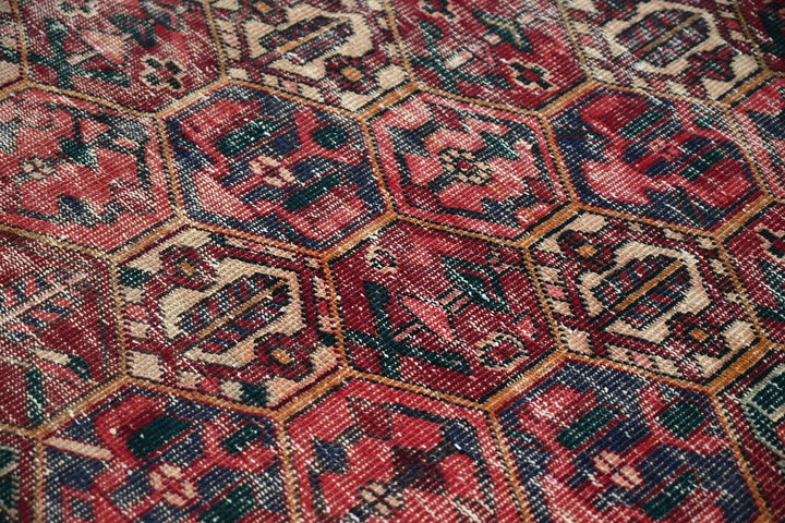 red Medium rug 4' 11" x 8' 10"
