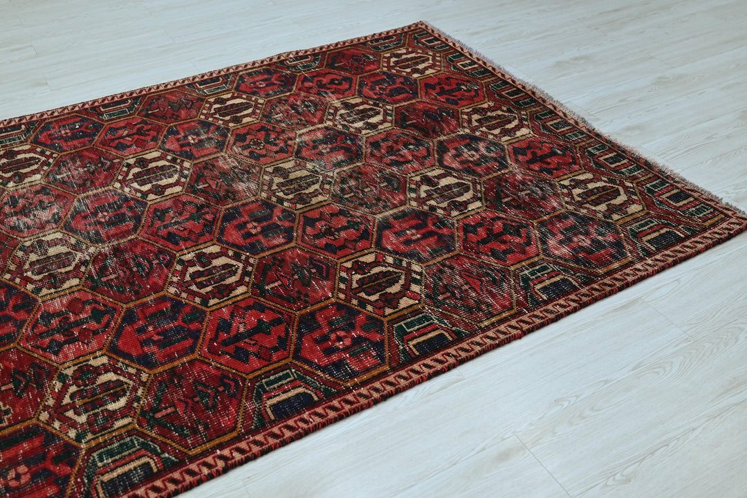 red Medium rug 4' 11" x 8' 10"