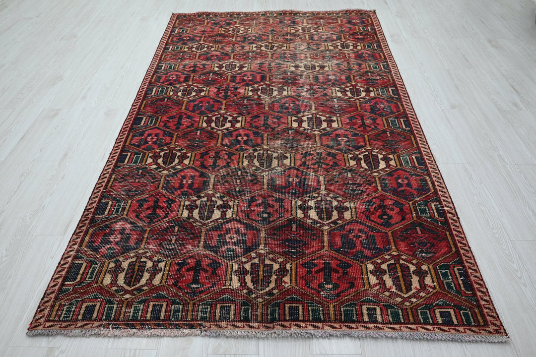 red Medium rug 4' 11" x 8' 10"