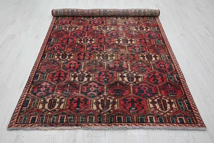 red Medium rug 4' 11" x 8' 10"