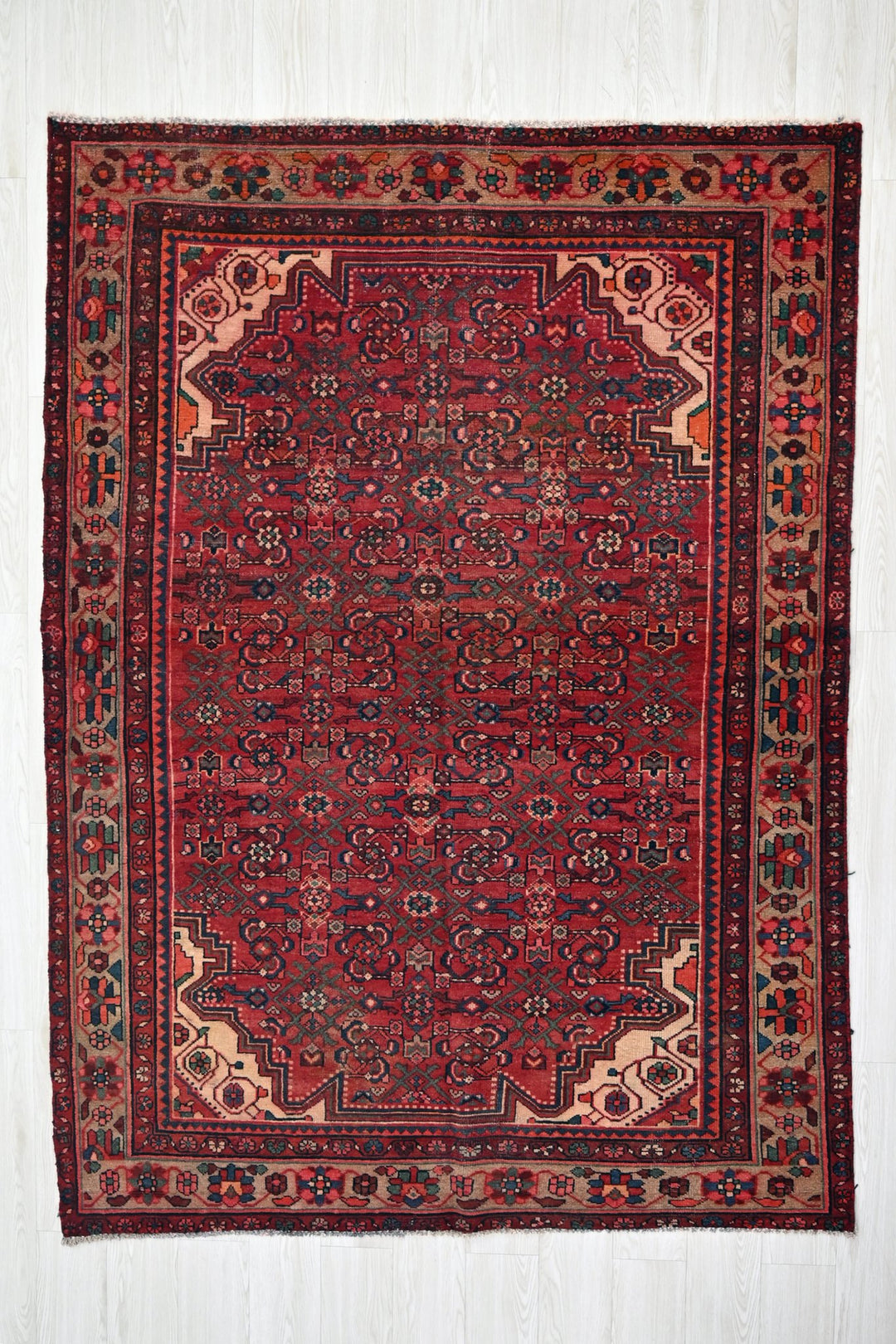 red Medium rug 5' 4" x 7' 8"
