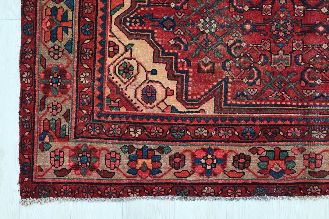 red Medium rug 5' 4" x 7' 8"