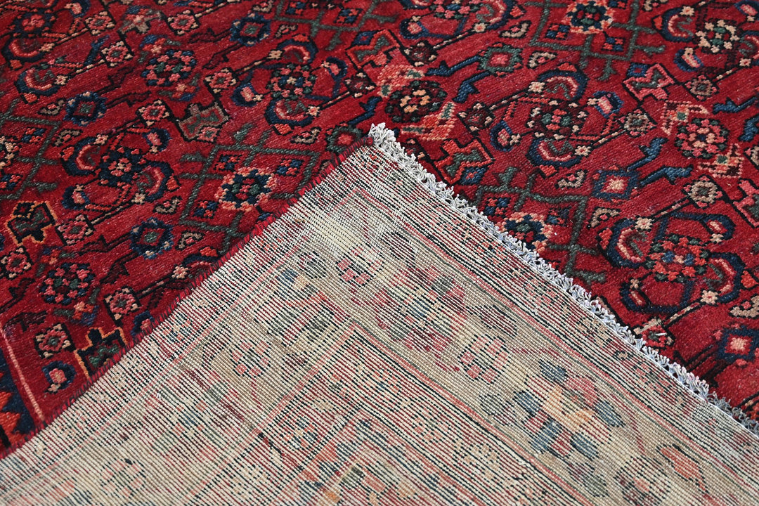 red Medium rug 5' 4" x 7' 8"