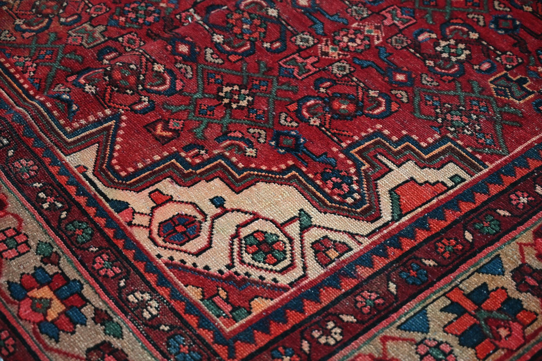 red Medium rug 5' 4" x 7' 8"