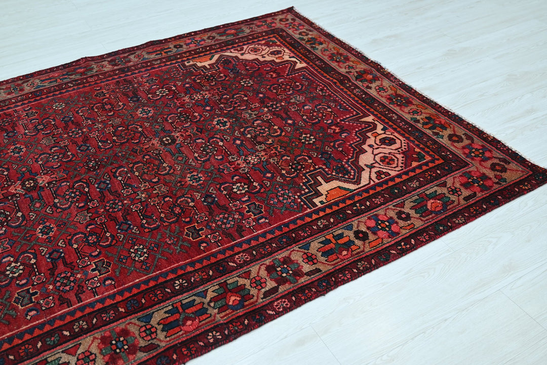 red Medium rug 5' 4" x 7' 8"