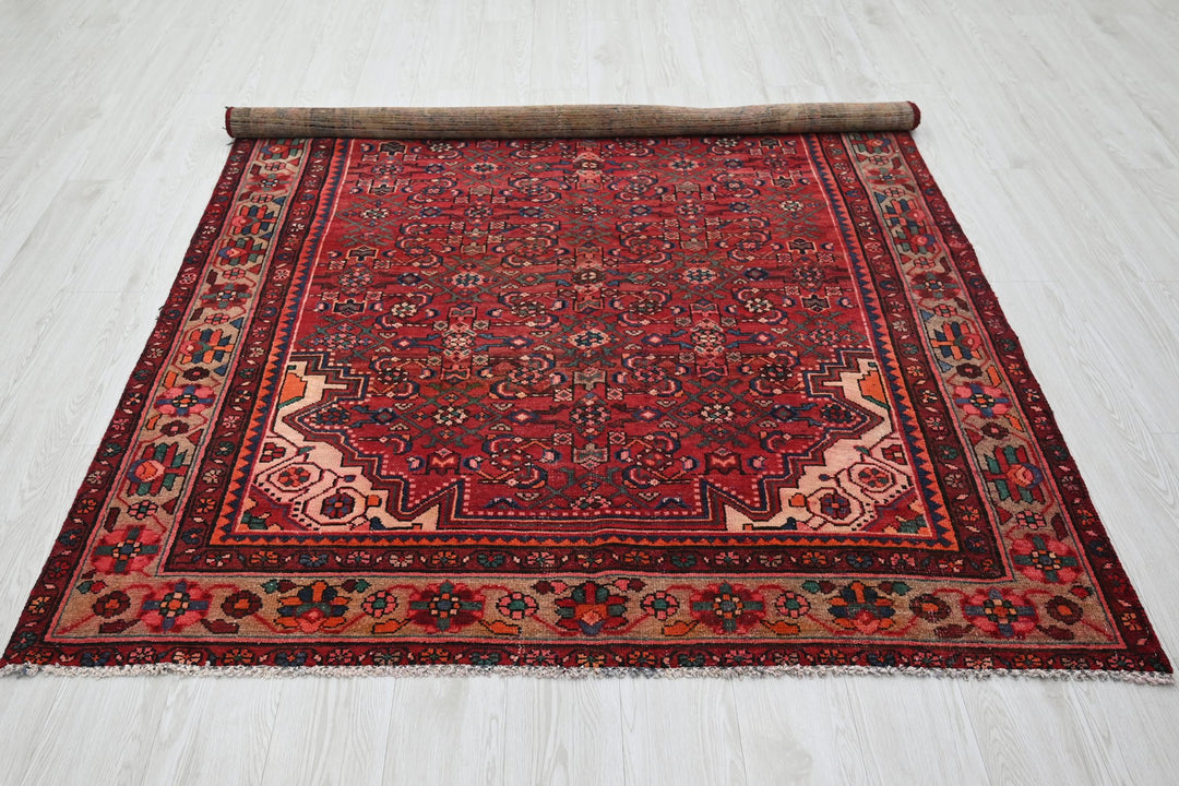 red Medium rug 5' 4" x 7' 8"