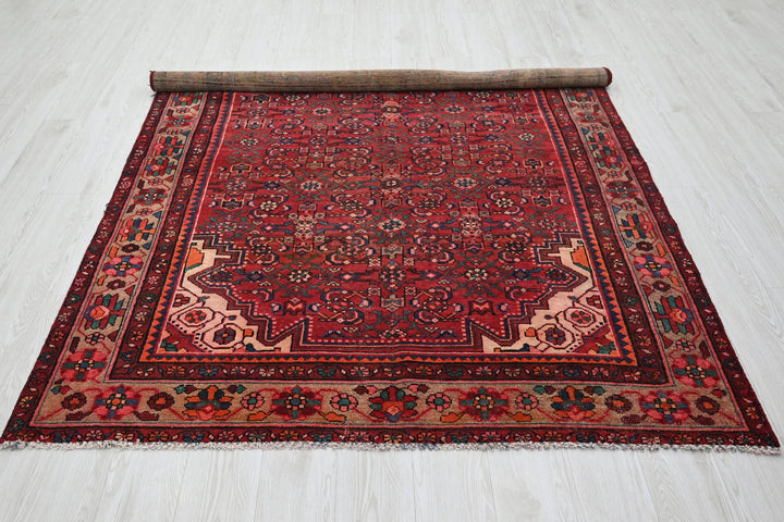 red Medium rug 5' 4" x 7' 8"