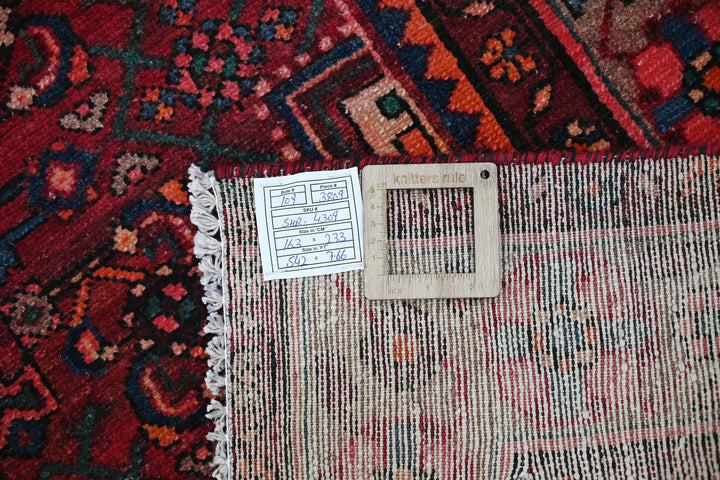 red Medium rug 5' 4" x 7' 8"