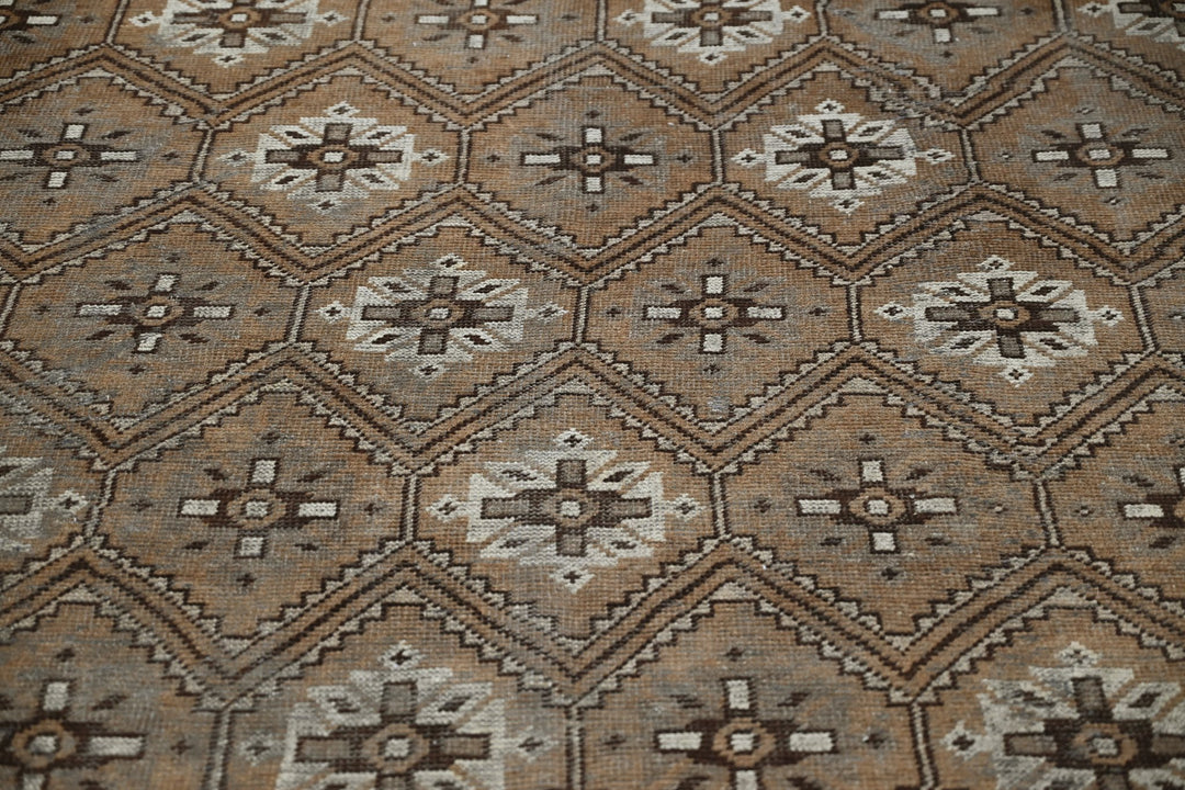 brown Large rug 6' 7" x 9' 3"