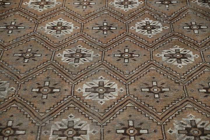 brown Large rug 6' 7" x 9' 3"