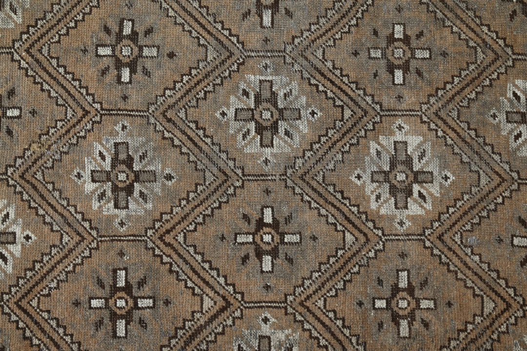 brown Large rug 6' 7" x 9' 3"