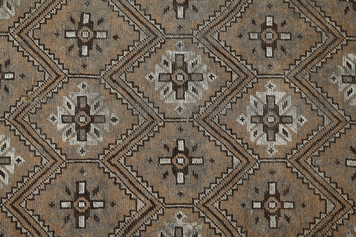 brown Large rug 6' 7" x 9' 3"