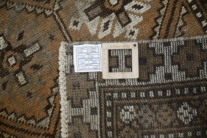 brown Large rug 6' 7" x 9' 3"