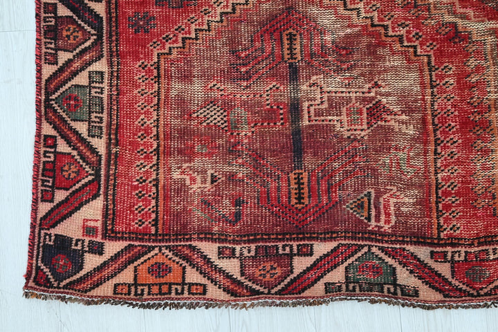 red Medium rug 6' 0" x 9' 2"