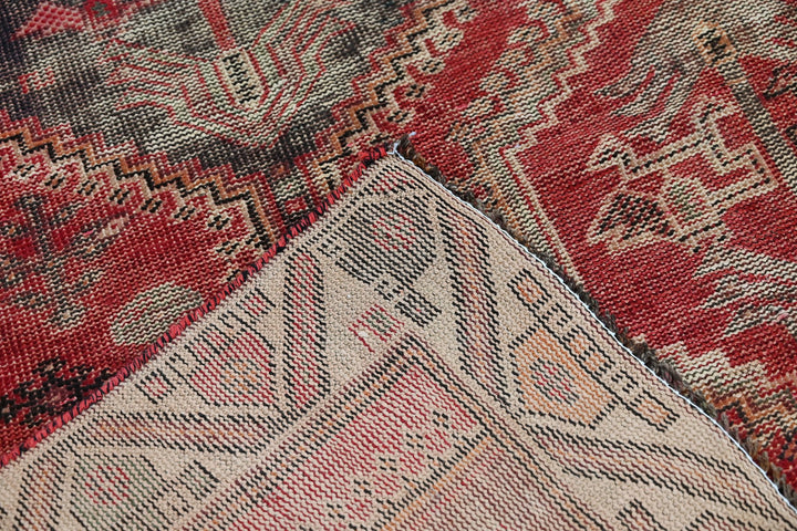 red Medium rug 6' 0" x 9' 2"
