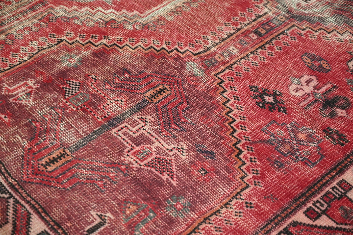 red Medium rug 6' 0" x 9' 2"