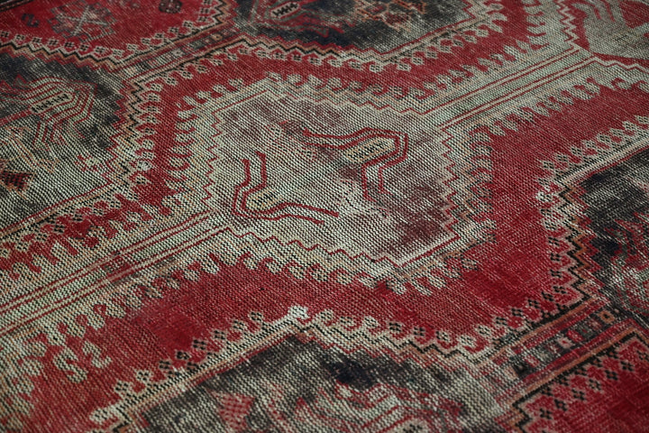 red Medium rug 6' 0" x 9' 2"