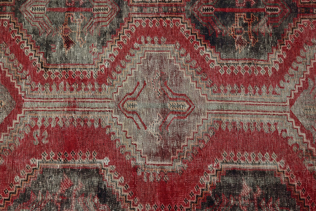 red Medium rug 6' 0" x 9' 2"