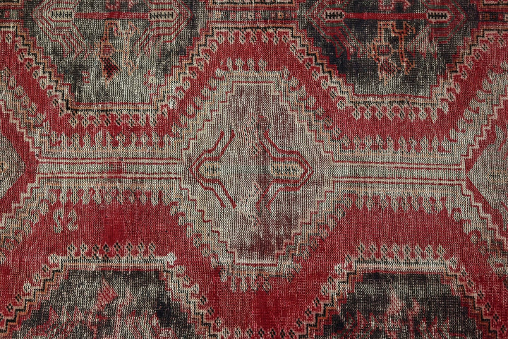 red Medium rug 6' 0" x 9' 2"