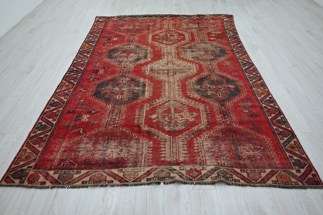 red Medium rug 6' 0" x 9' 2"