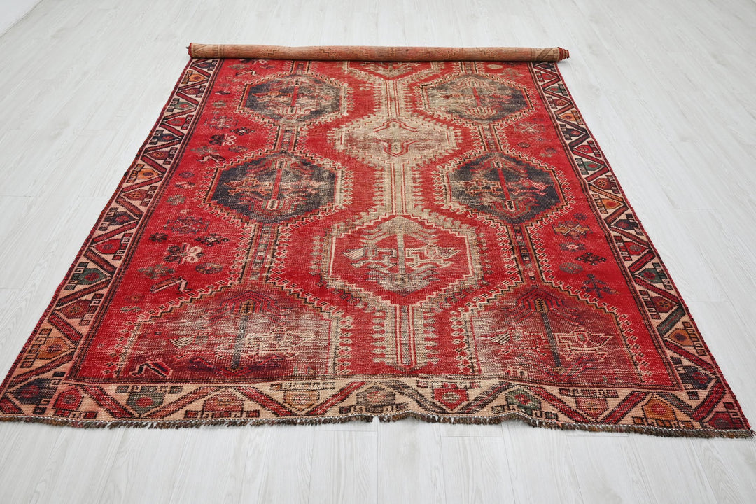 red Medium rug 6' 0" x 9' 2"