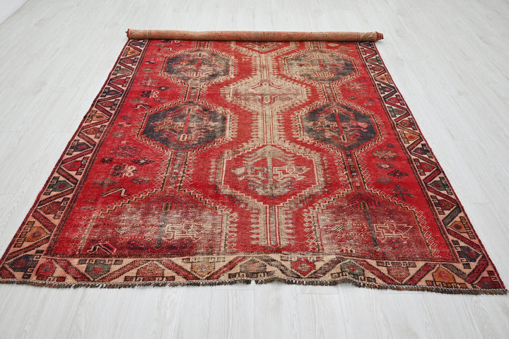 red Medium rug 6' 0" x 9' 2"