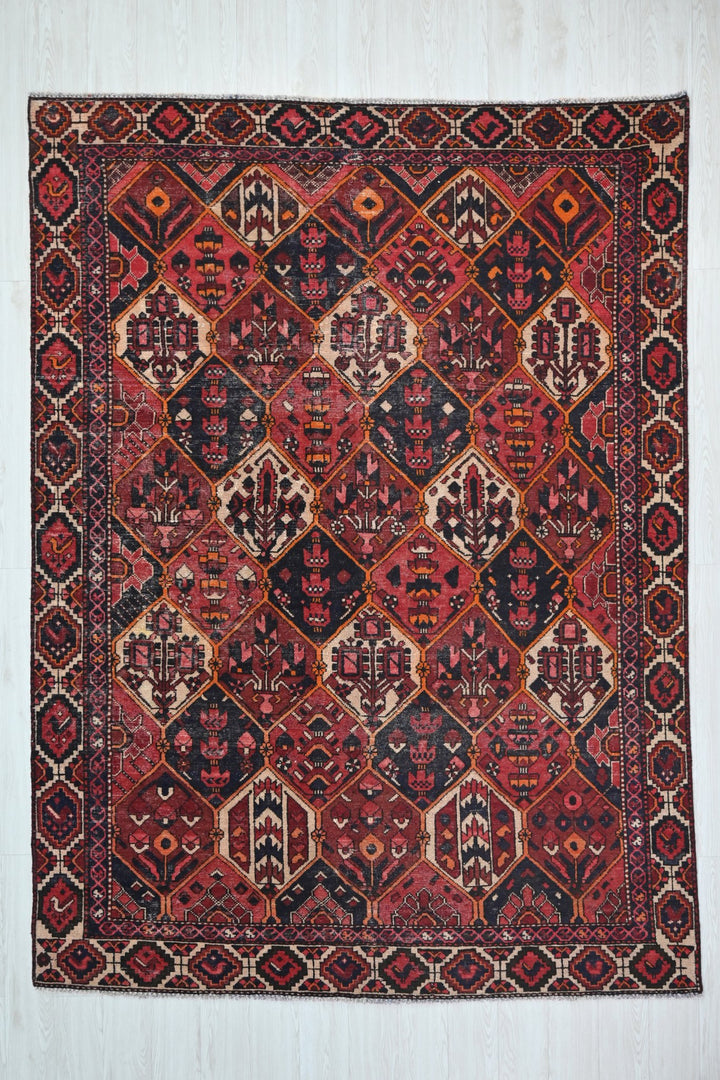 red Large rug 6' 7" x 9' 2"